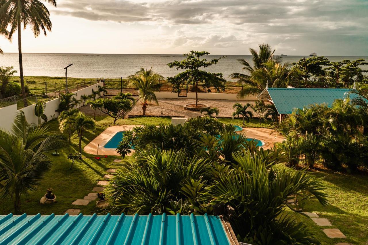 Stella Marris Beachfront Villa Pointe aux Sable Buitenkant foto