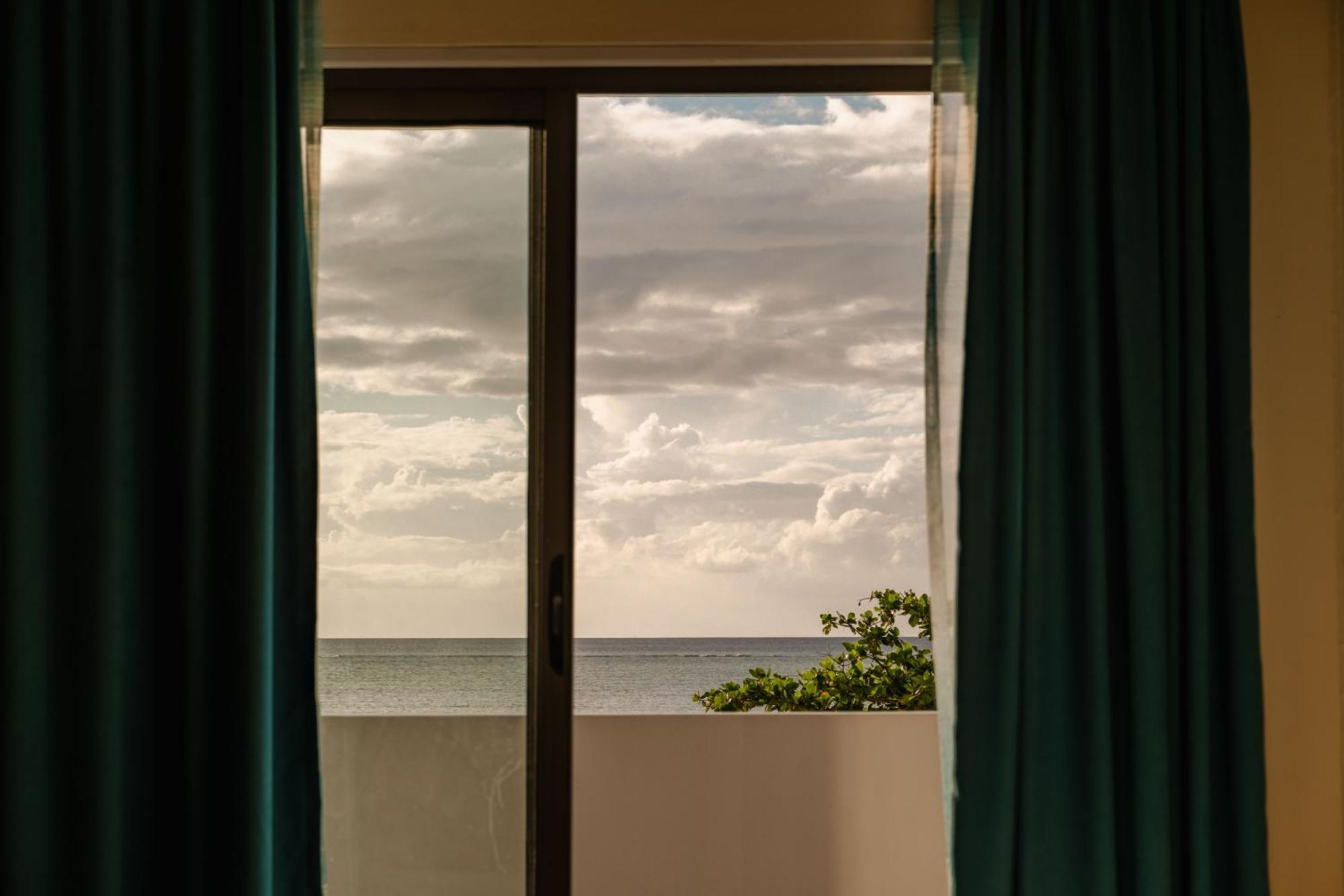 Stella Marris Beachfront Villa Pointe aux Sable Buitenkant foto