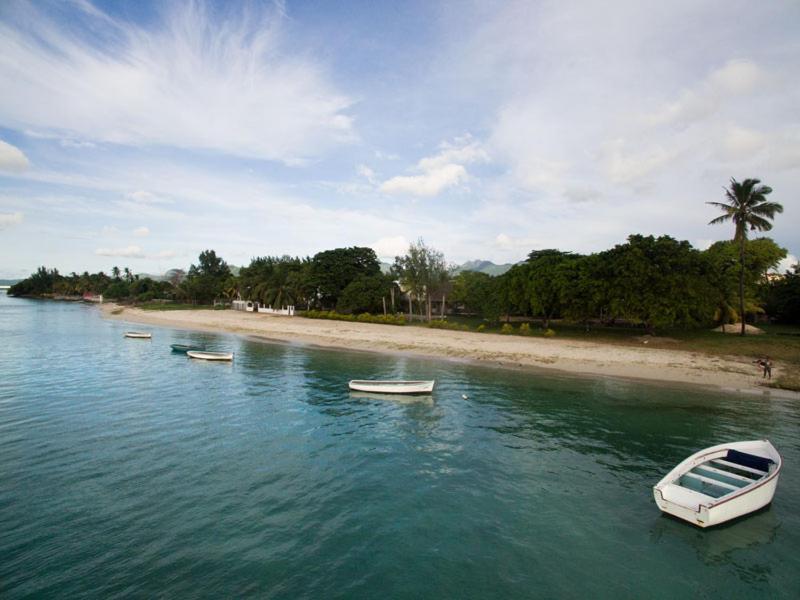 Stella Marris Beachfront Villa Pointe aux Sable Buitenkant foto
